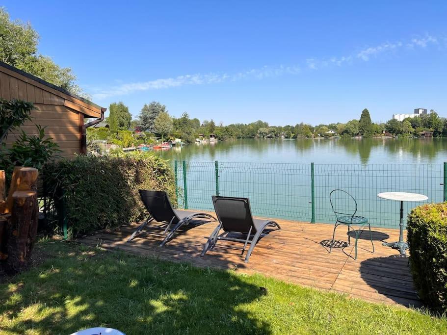 Chalet Moderne Au Bord D'Un Lac Saint-Sauveur-lès-Bray Exterior foto